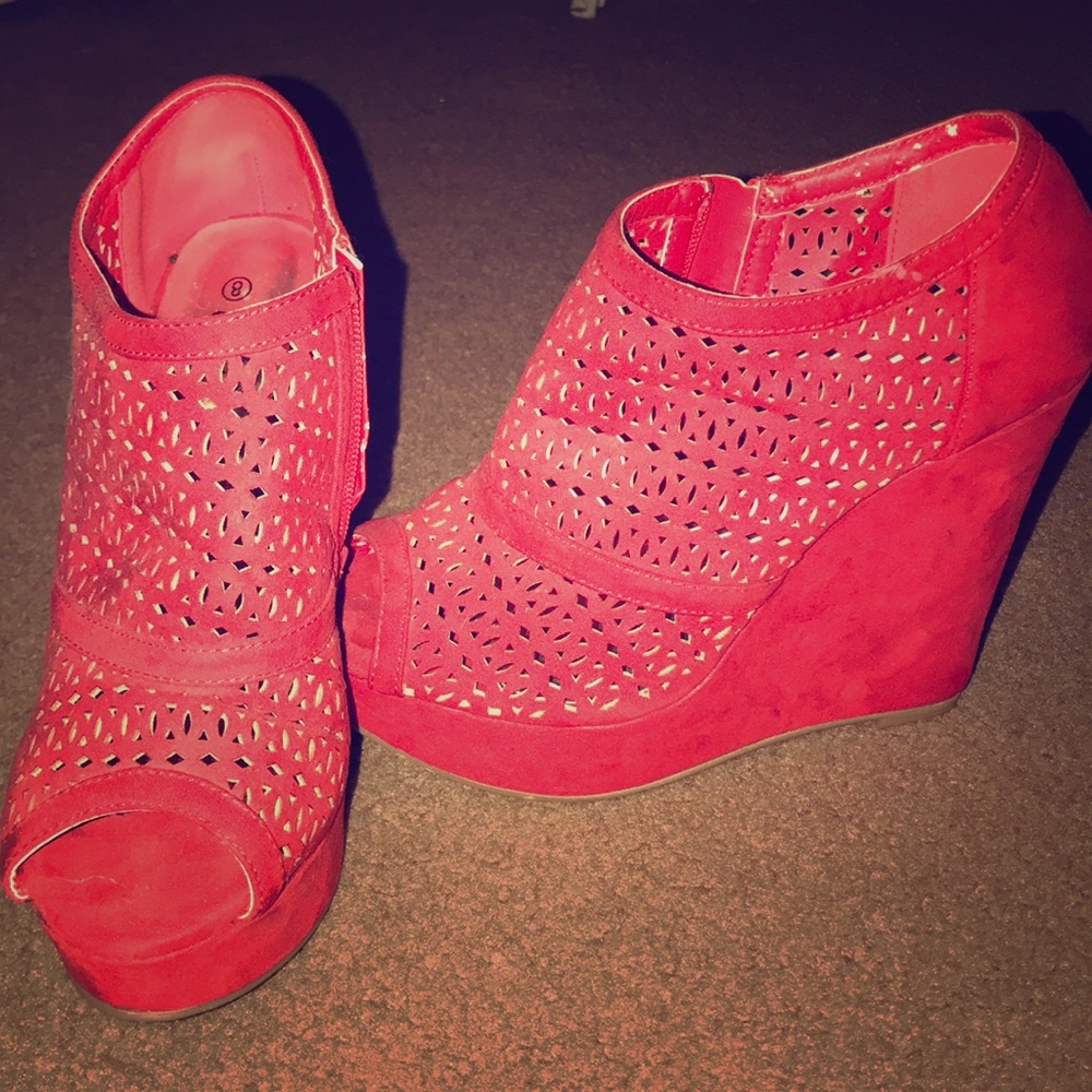 Red/Wedges.